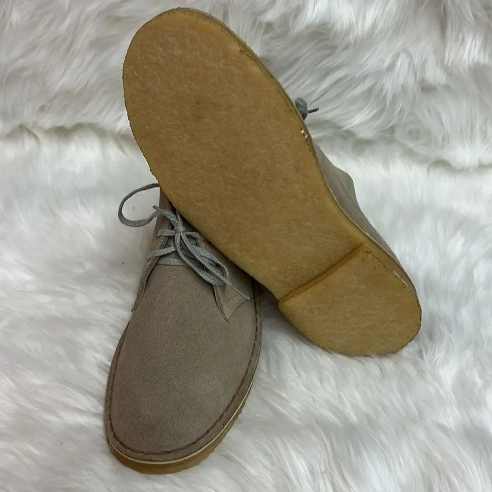 Clarks Men's‎ Desert Coal in Stone Suede Chukka Boots Size 8.5 B26